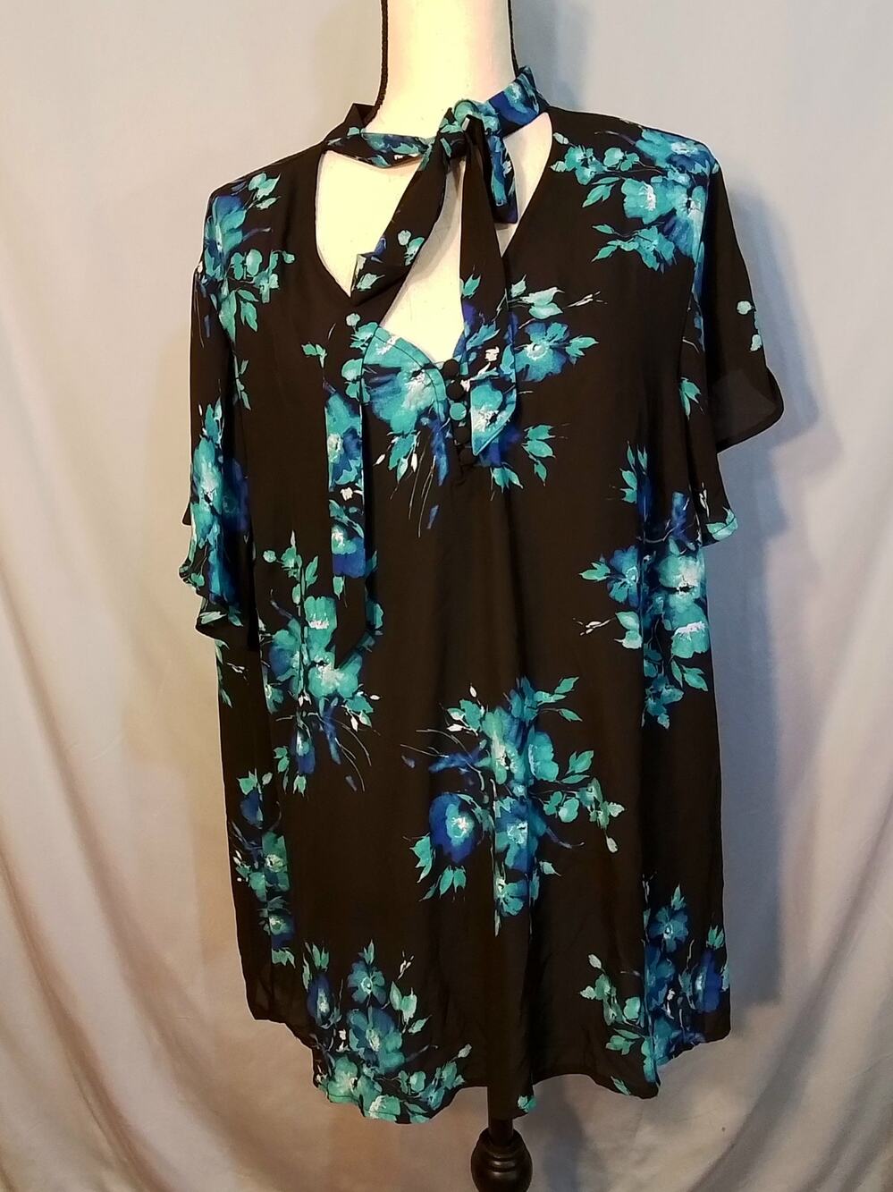 Torrid black blouse with blue flowers